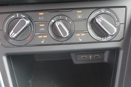 Polo VI Life/SHZ/LED/PDC/ Navi über App/connect