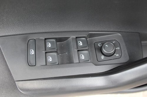 Polo VI Life/SHZ/LED/PDC/ Navi über App/connect