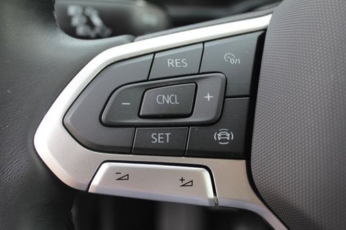 Polo VI Life/SHZ/LED/PDC/ Navi über App/connect