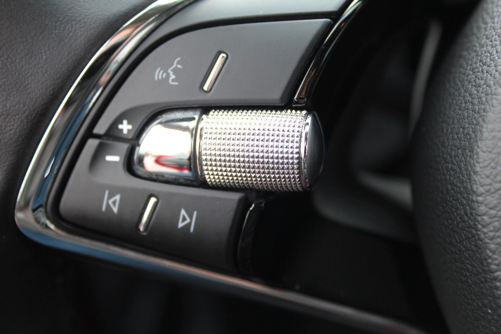 Fabia Amb./PDC/SHZ/LED/App Connect/ NEUES MODELL
