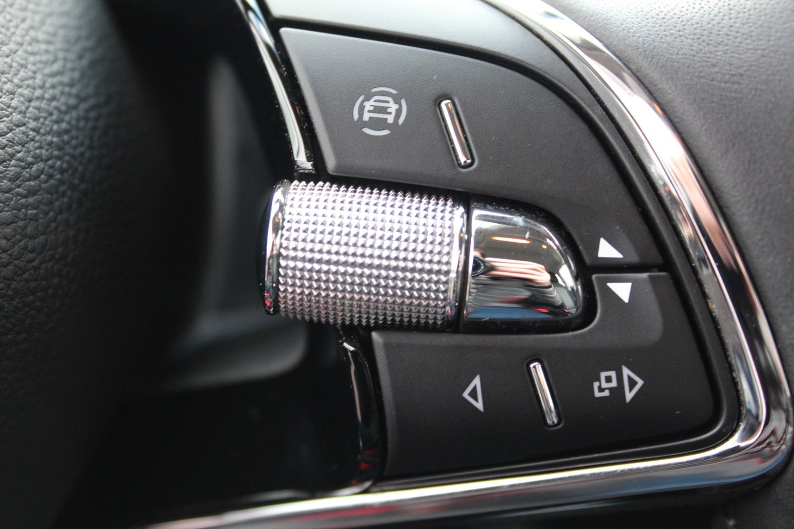 Fabia Amb./PDC/SHZ/LED/App Connect/ NEUES MODELL