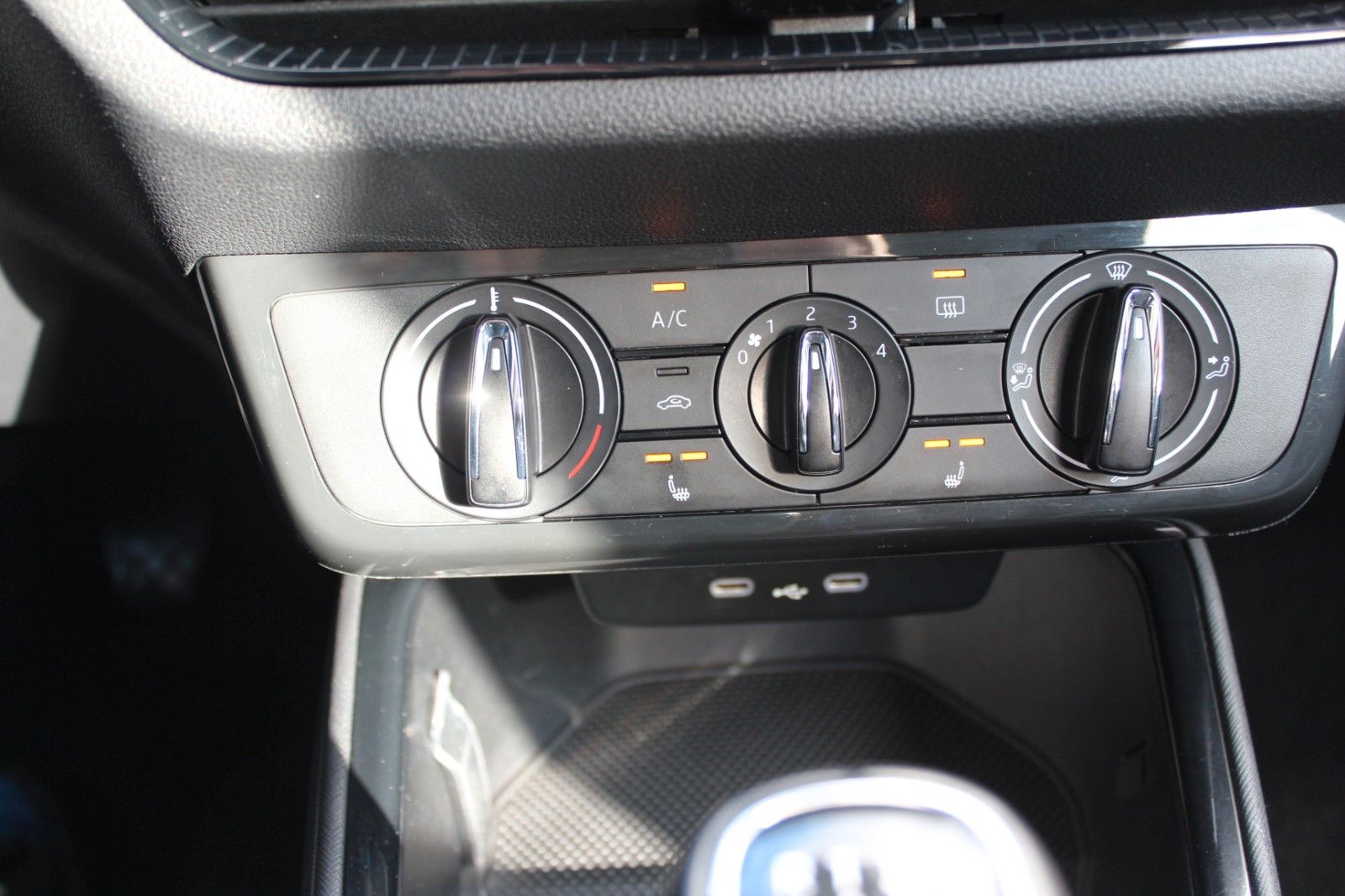 Fabia Amb./PDC/SHZ/LED/App Connect/ NEUES MODELL