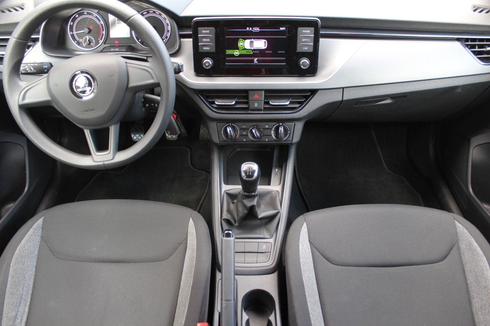 Scala Cool Plus/LED/PDC/SHZ/SmartLink &gt; Navi/DAB