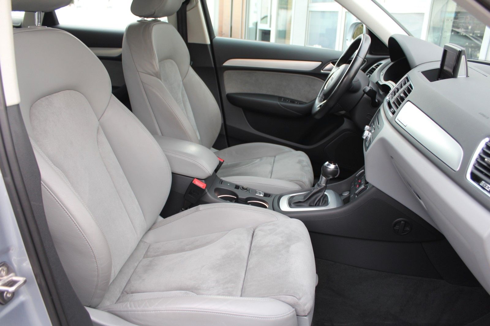 Q3 sport/quattro/AHK LED Navi SHZ PDC S-tronic