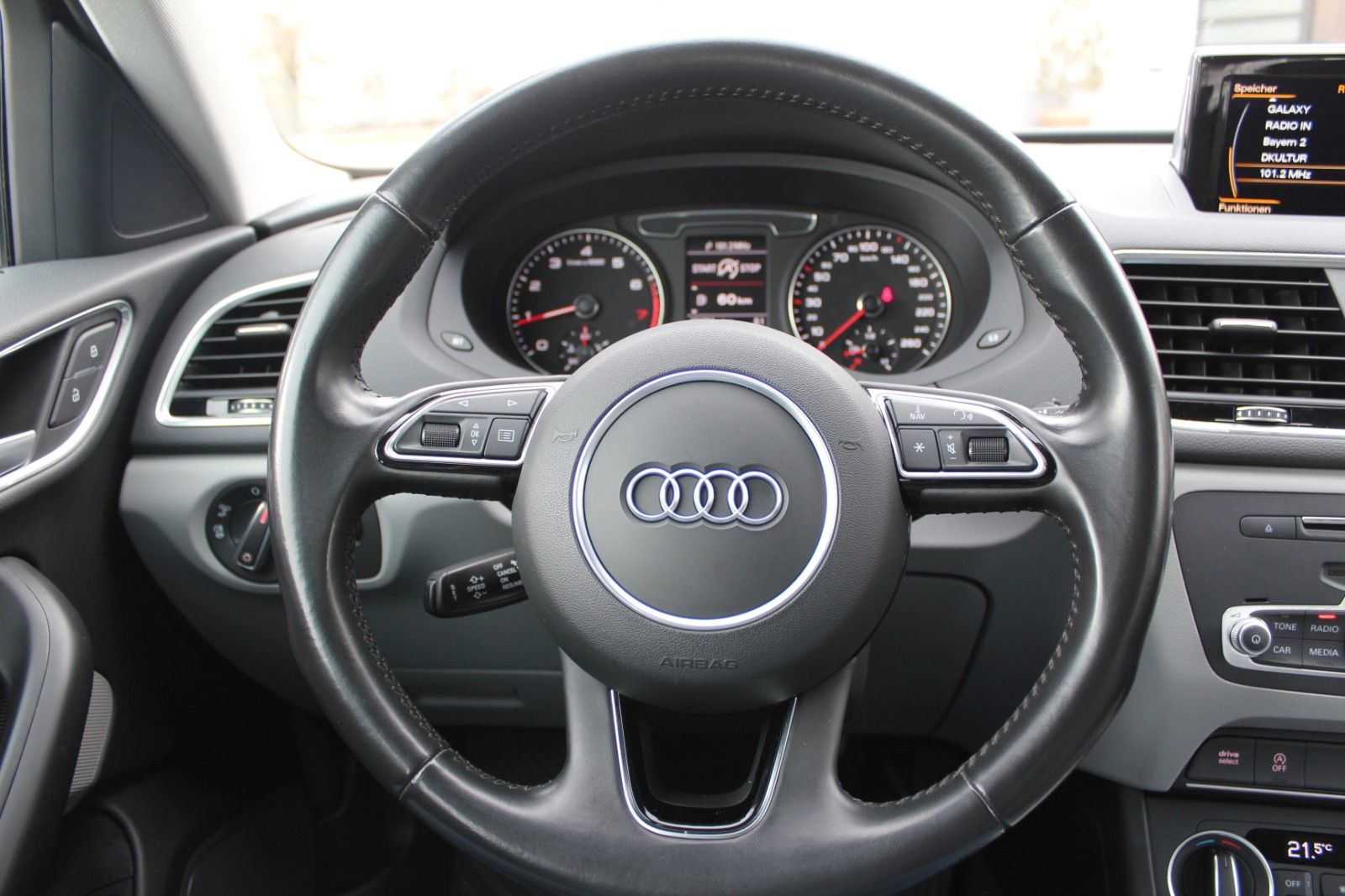 Q3 sport/quattro/AHK LED Navi SHZ PDC S-tronic