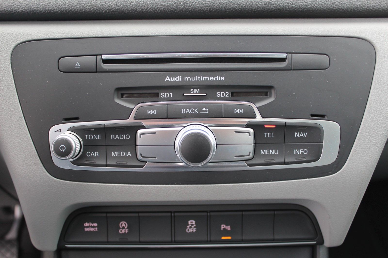 Q3 Sport quattro/S-tronic/AHK/LED/Navi/SHZ/PDC