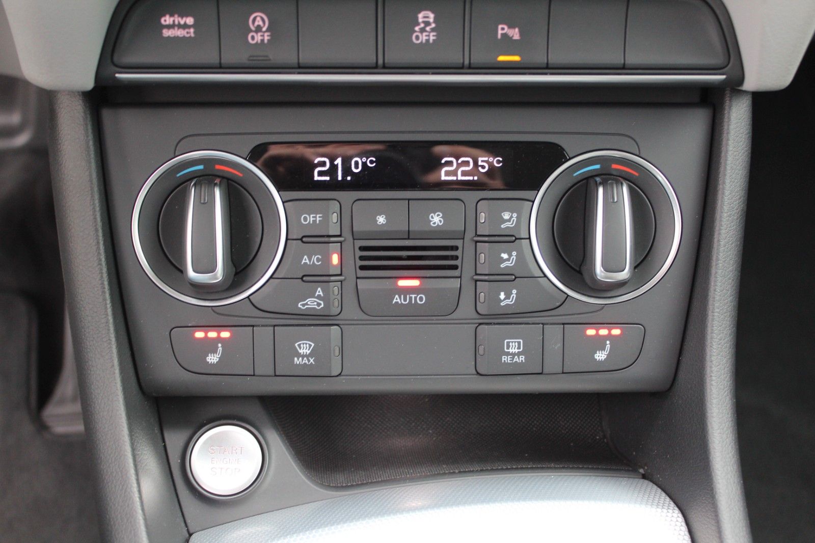Q3 Sport quattro/S-tronic/AHK/LED/Navi/SHZ/PDC