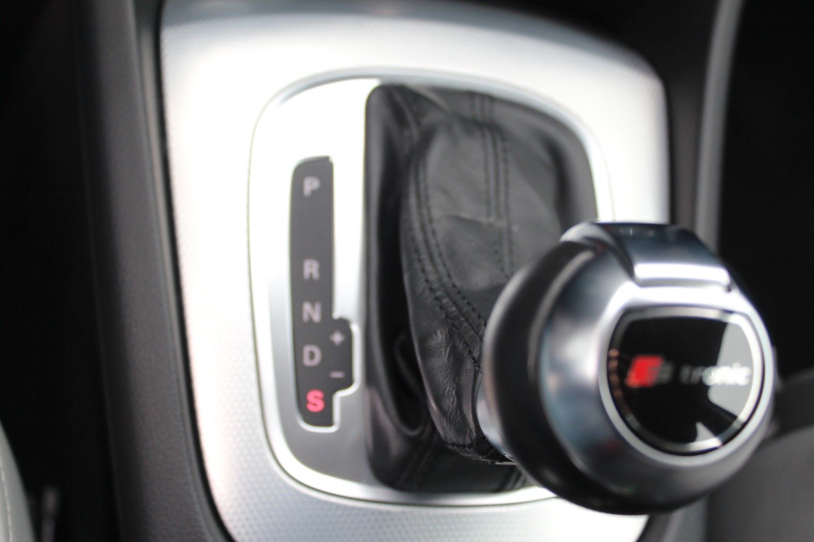 Q3 Sport quattro/S-tronic/AHK/LED/Navi/SHZ/PDC