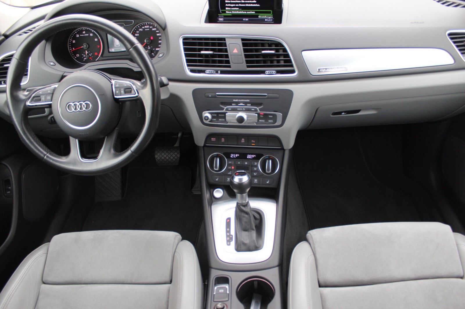 Q3 Sport quattro/S-tronic/AHK/LED/Navi/SHZ/PDC