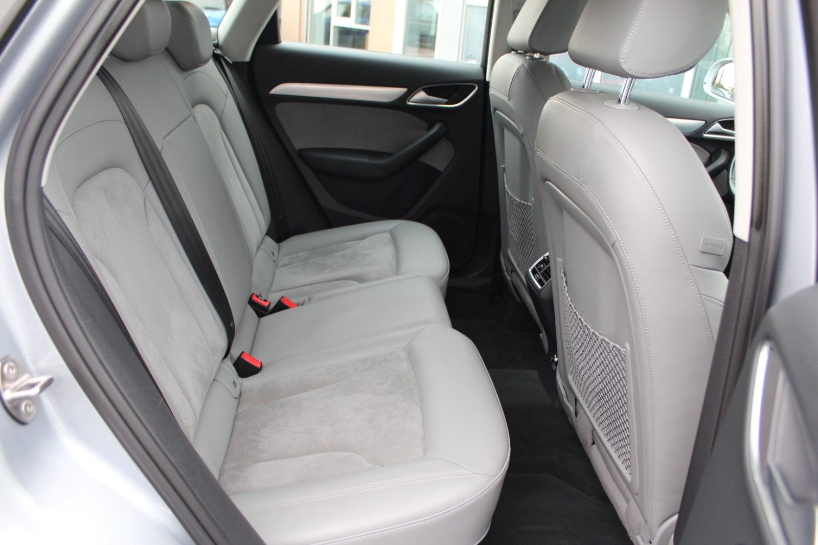 Q3 Sport quattro/S-tronic/AHK/LED/Navi/SHZ/PDC