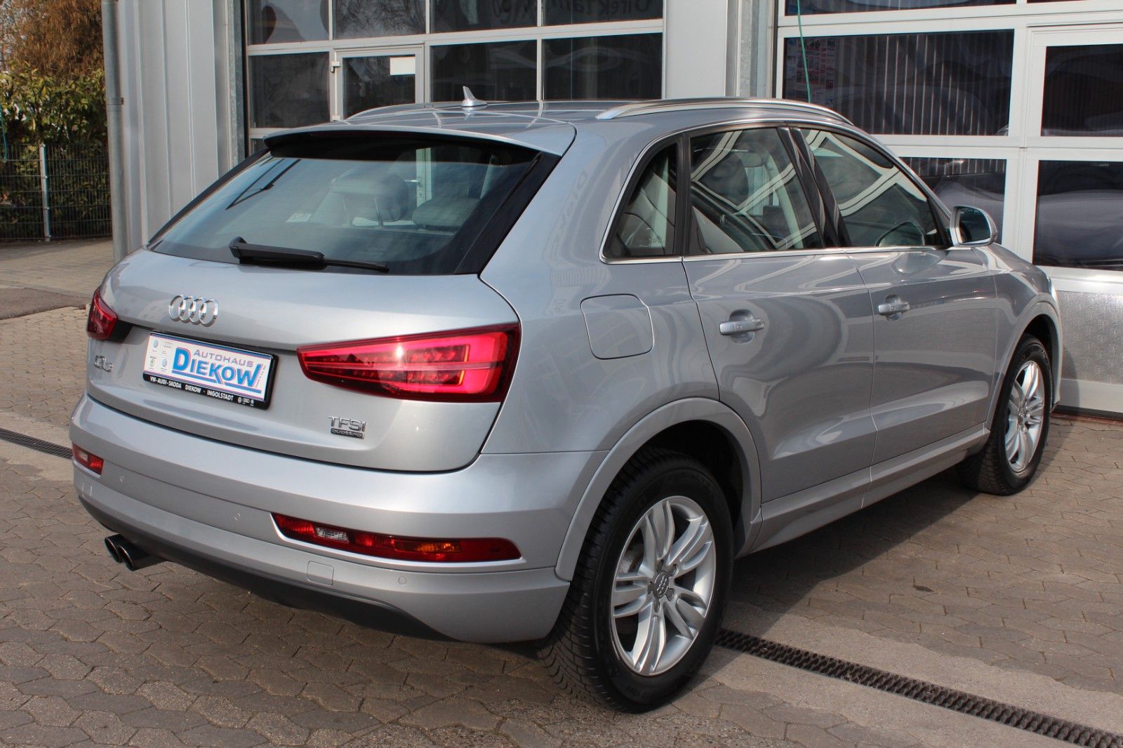 Q3 sport/quattro/AHK LED Navi SHZ PDC S-tronic