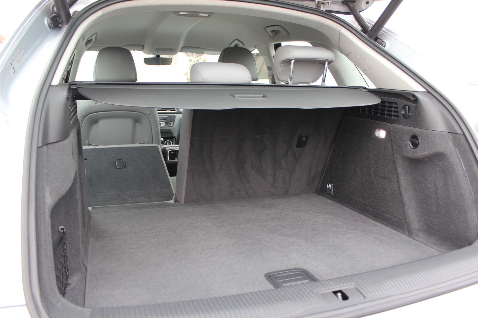Q3 Sport quattro/S-tronic/AHK/LED/Navi/SHZ/PDC