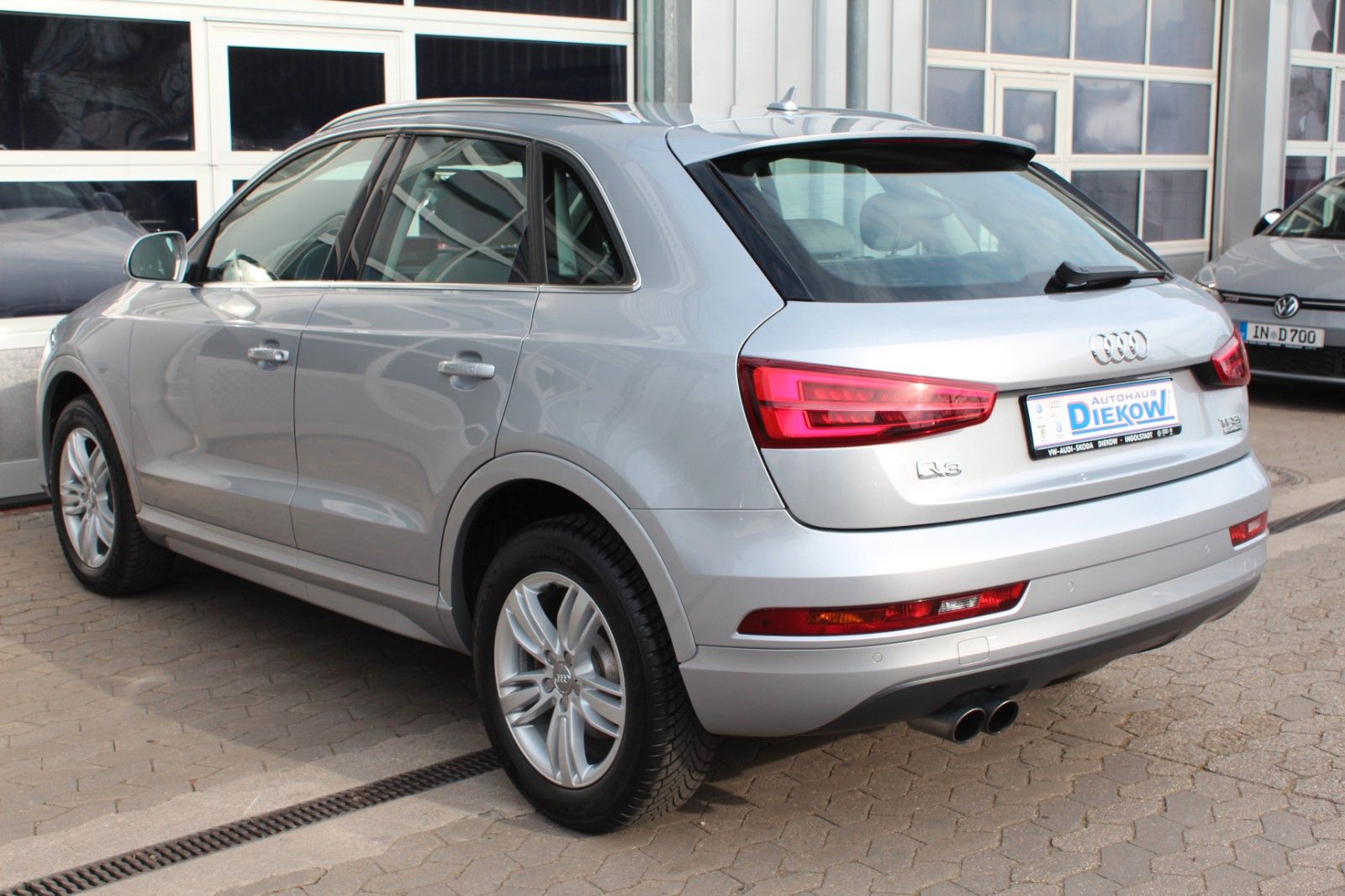 Q3 sport/quattro/AHK LED Navi SHZ PDC S-tronic