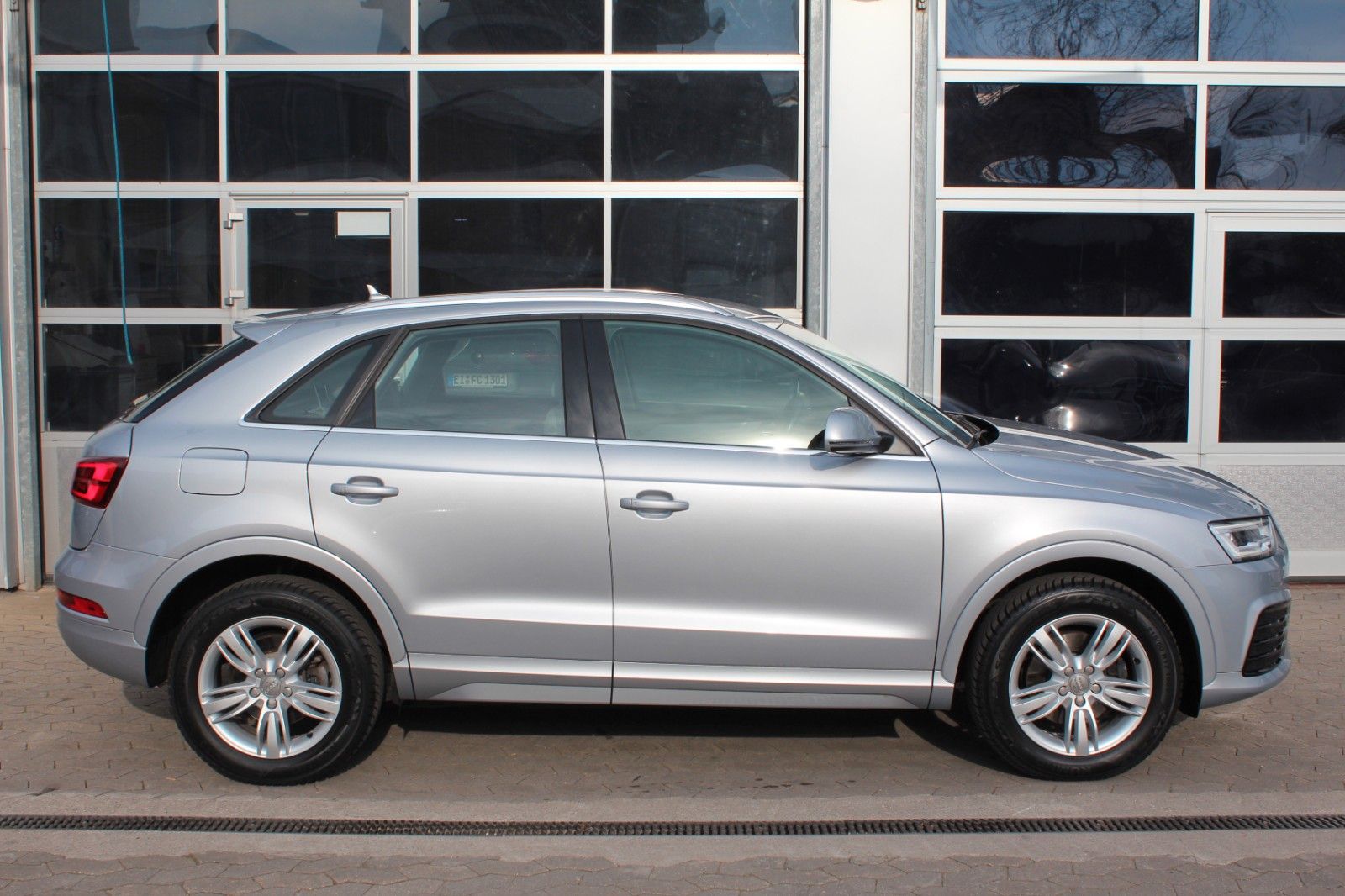 Q3 sport/quattro/AHK LED Navi SHZ PDC S-tronic