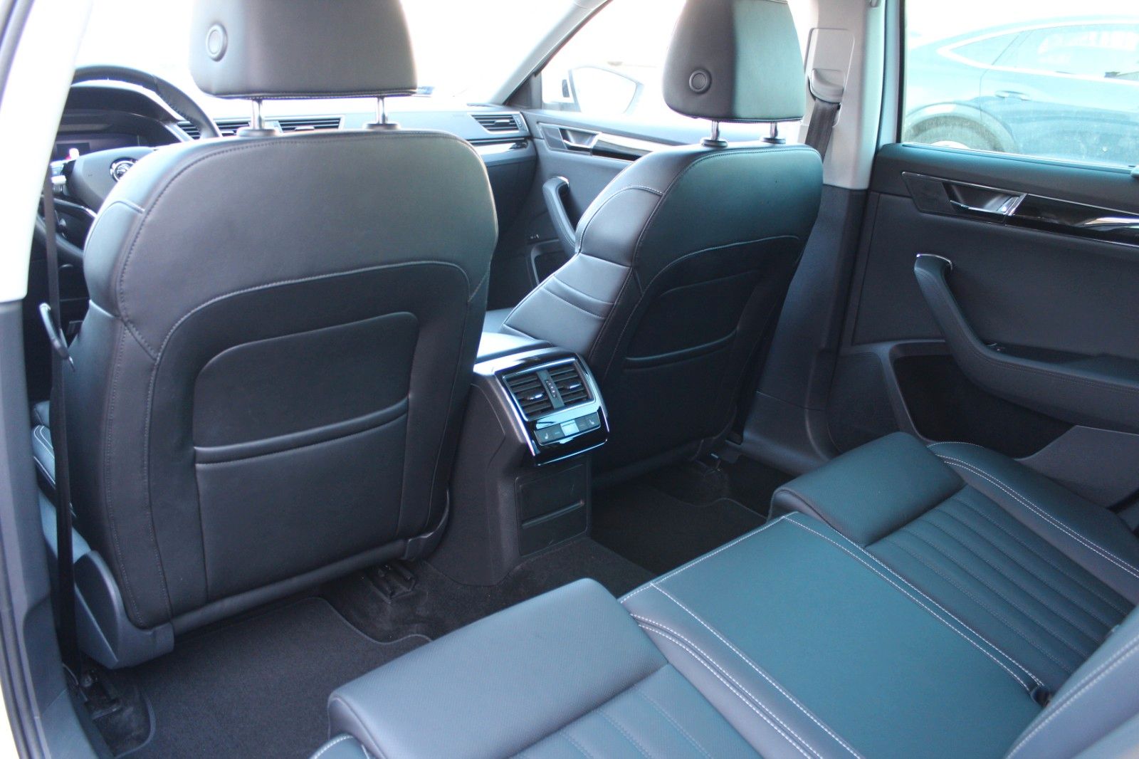 Superb Combi L&amp;K 4x4 STHZ Pano AHK 19&quot;Vollaussta