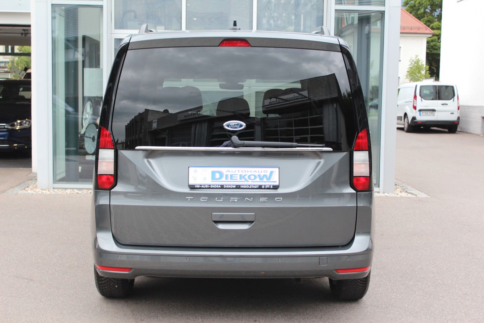 Tourneo Connect Titanium/DSG/SHZ/PDC/GRA/App&gt;Nav