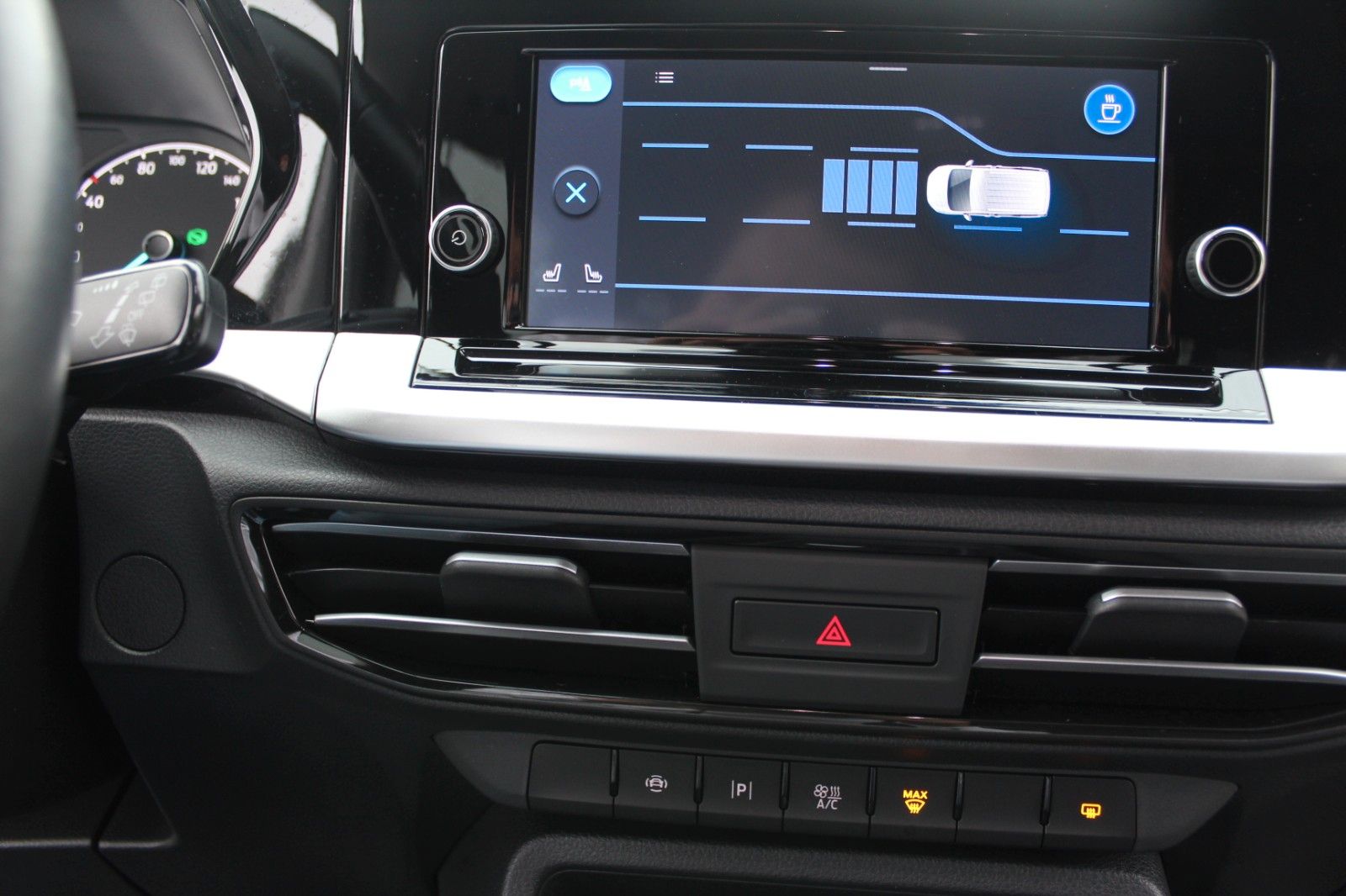 Tourneo Connect Titanium/DSG/SHZ/PDC/GRA/App&gt;Nav