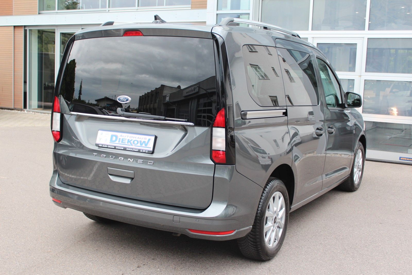 Tourneo Connect Titanium/DSG/SHZ/PDC/GRA/App&gt;Nav