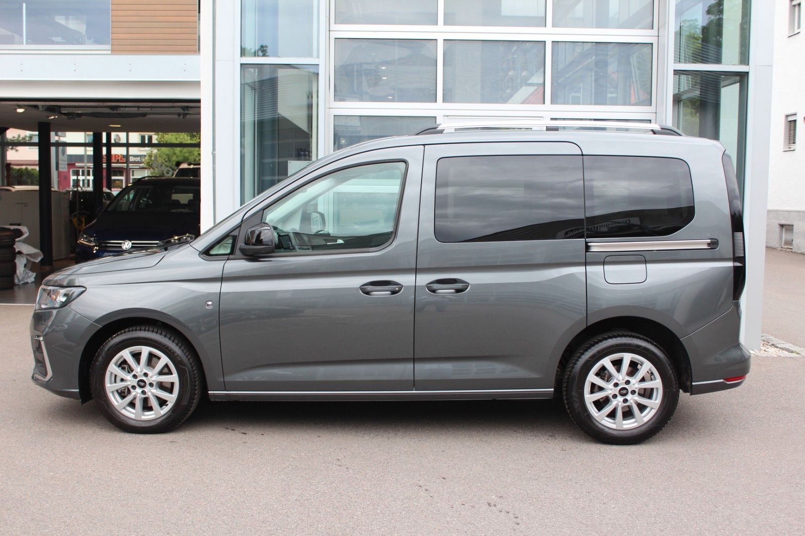 Tourneo Connect Titanium/DSG/SHZ/PDC/GRA/App&gt;Nav