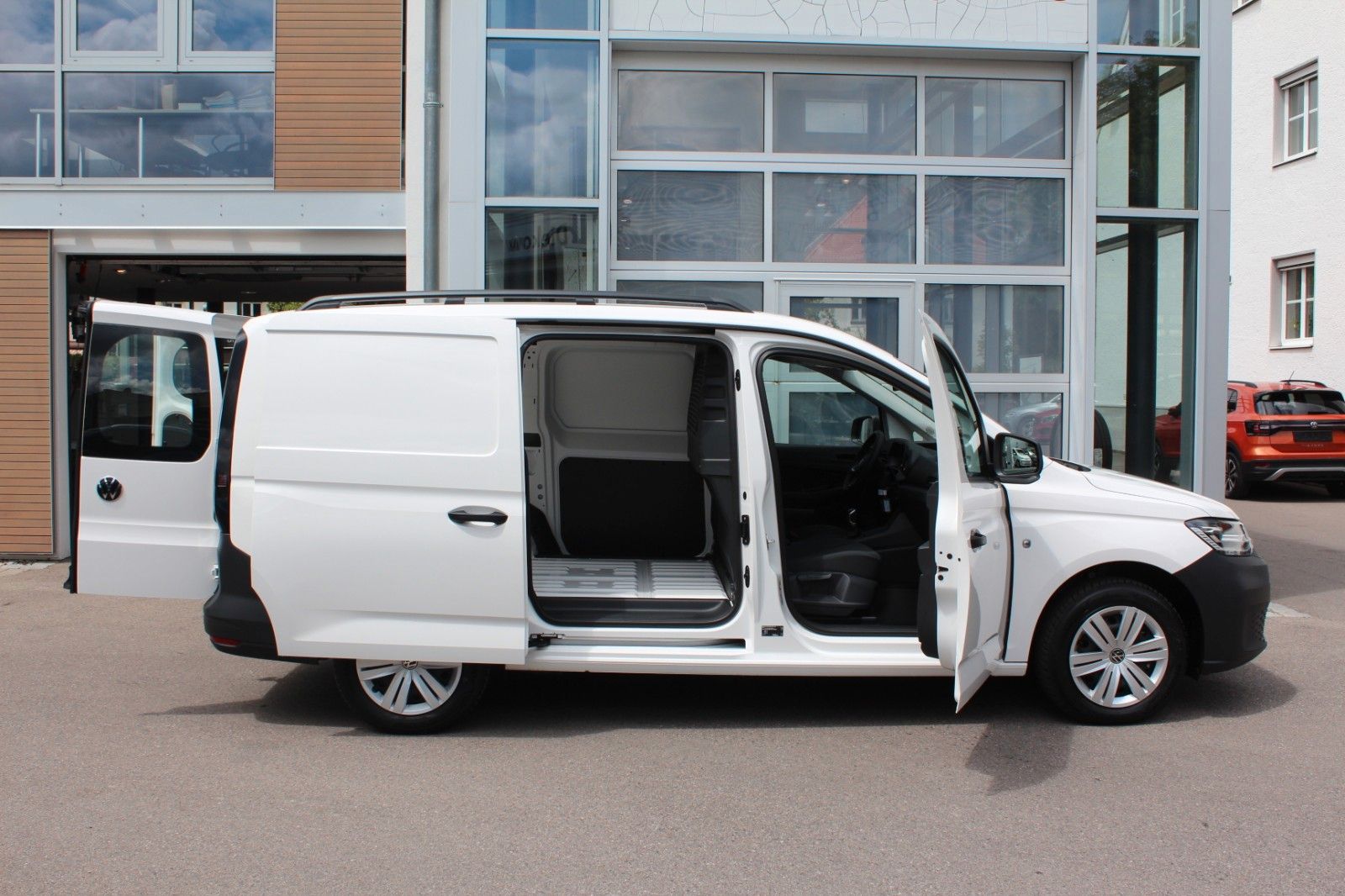 Cargo Maxi AHK PDC GRA LED SHZ App