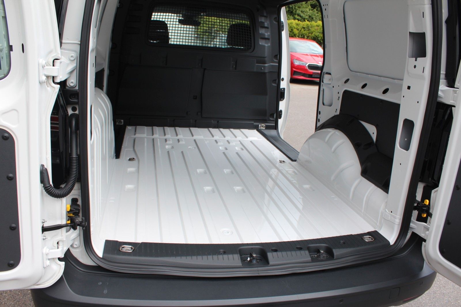 Cargo Maxi AHK PDC GRA LED SHZ App