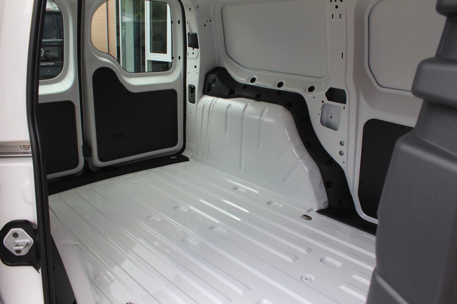 Cargo Maxi AHK PDC GRA LED SHZ App