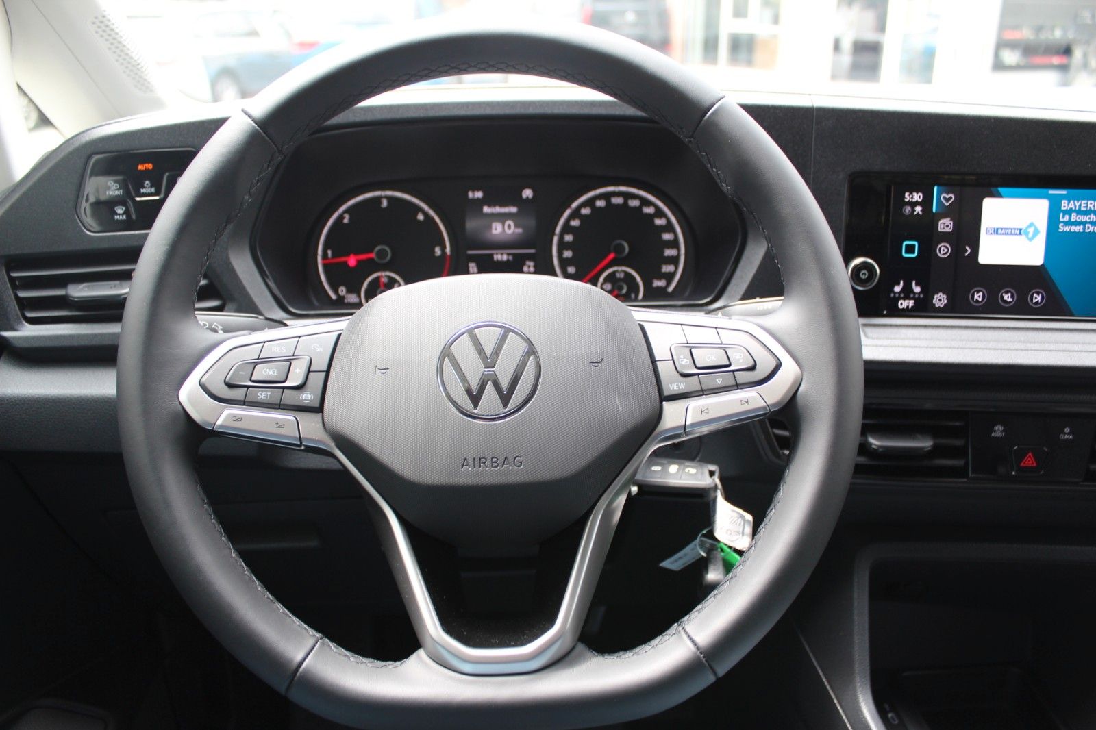 Cargo Maxi AHK PDC GRA LED SHZ App