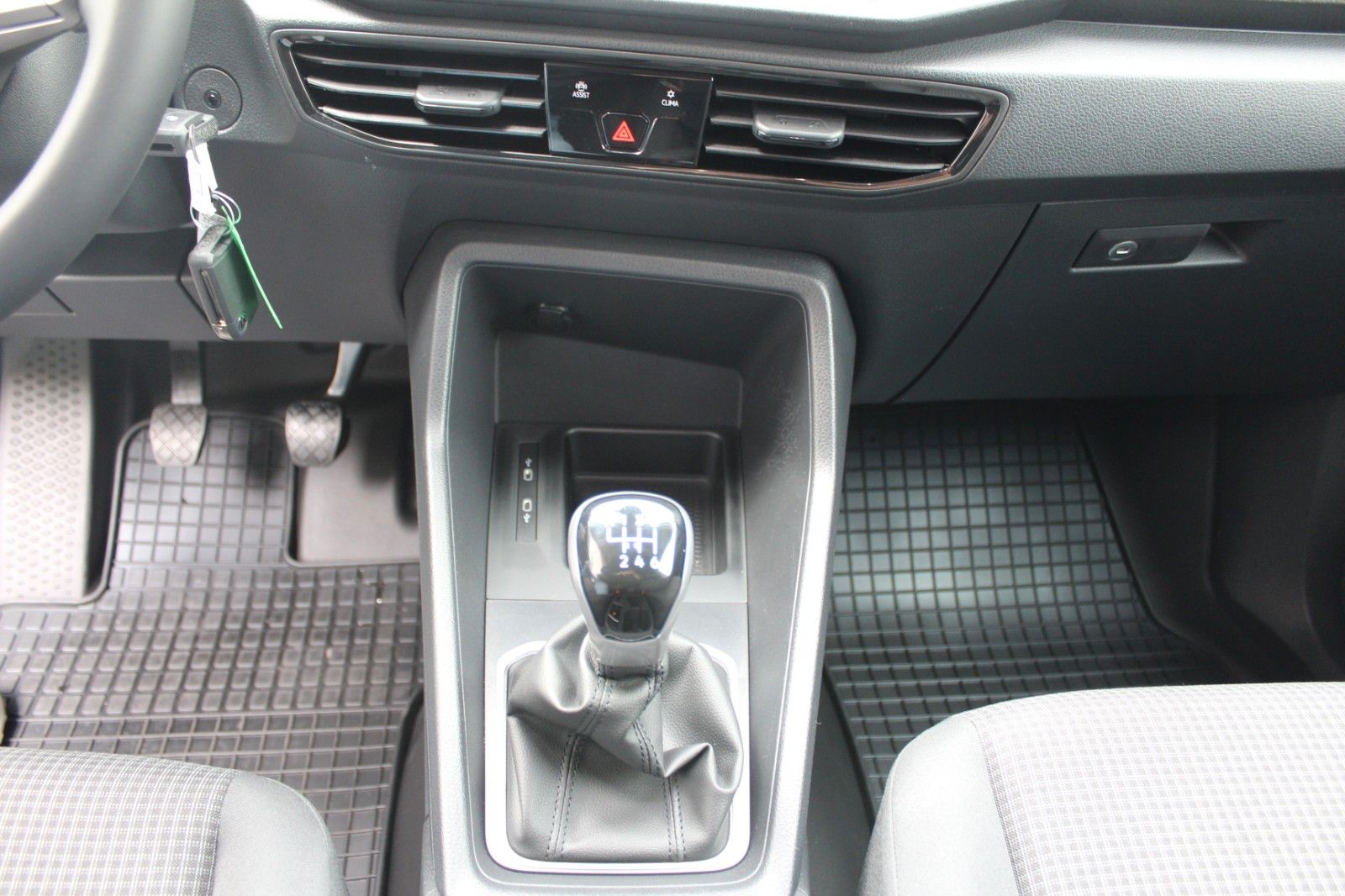 Cargo Maxi AHK PDC GRA LED SHZ App