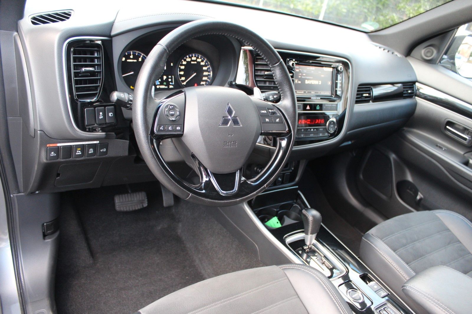 Outlander Active+ 4WD LED Navi AHK Kamera/Allrad