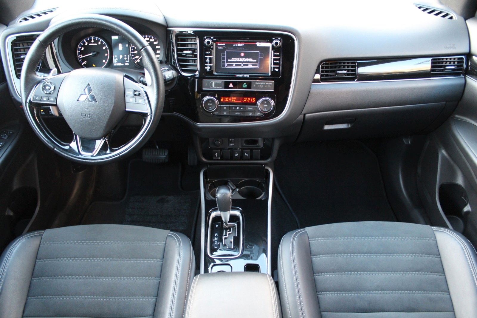Outlander Active+ 4WD LED Navi AHK Kamera/Allrad