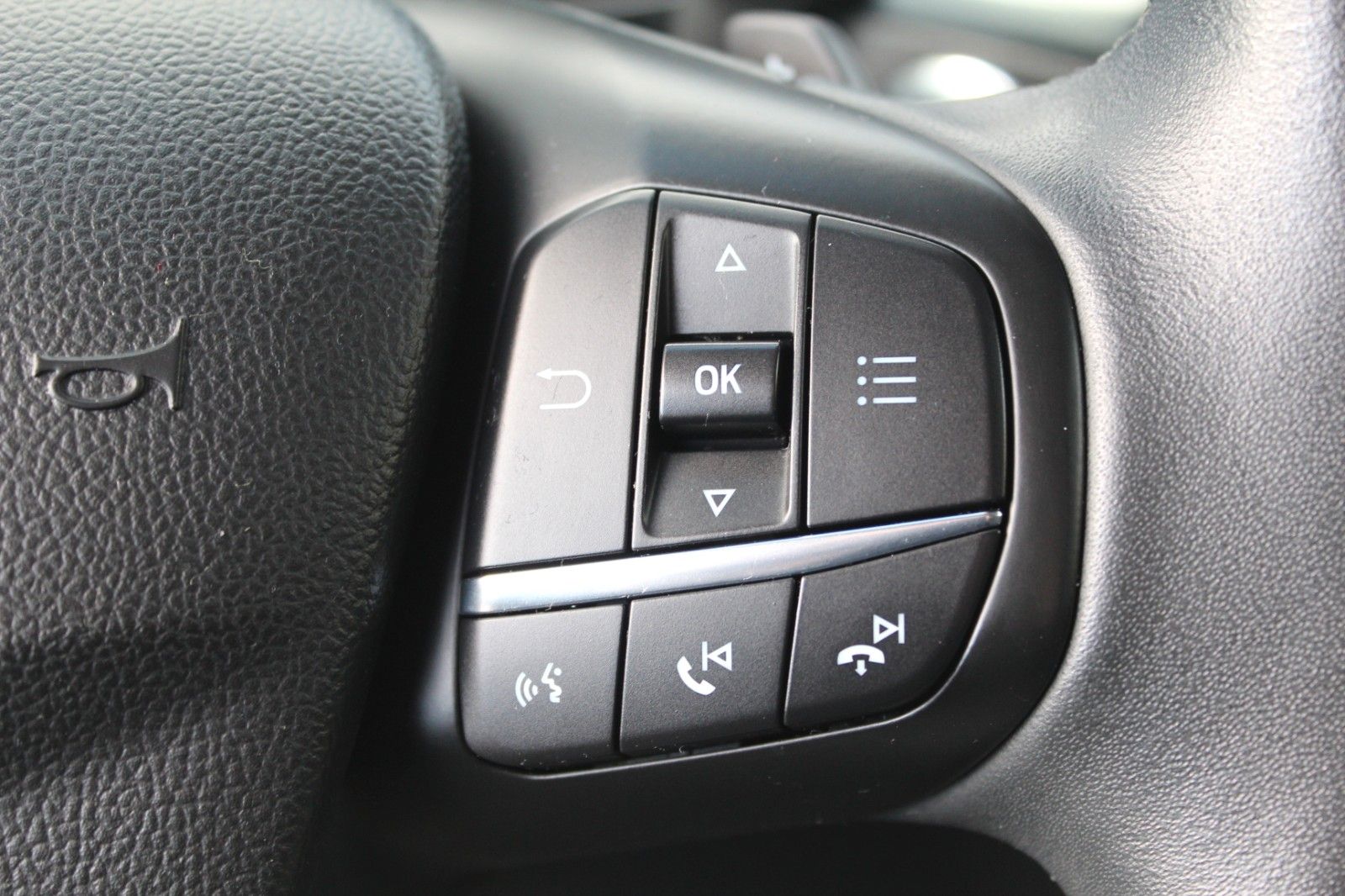 Focus Turnier Active AHK Navi PDC LED