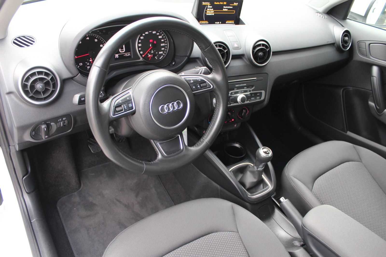 A1 Sportback/SHZ/GRA/PDC/Bluetooth/ **WENIG KM**