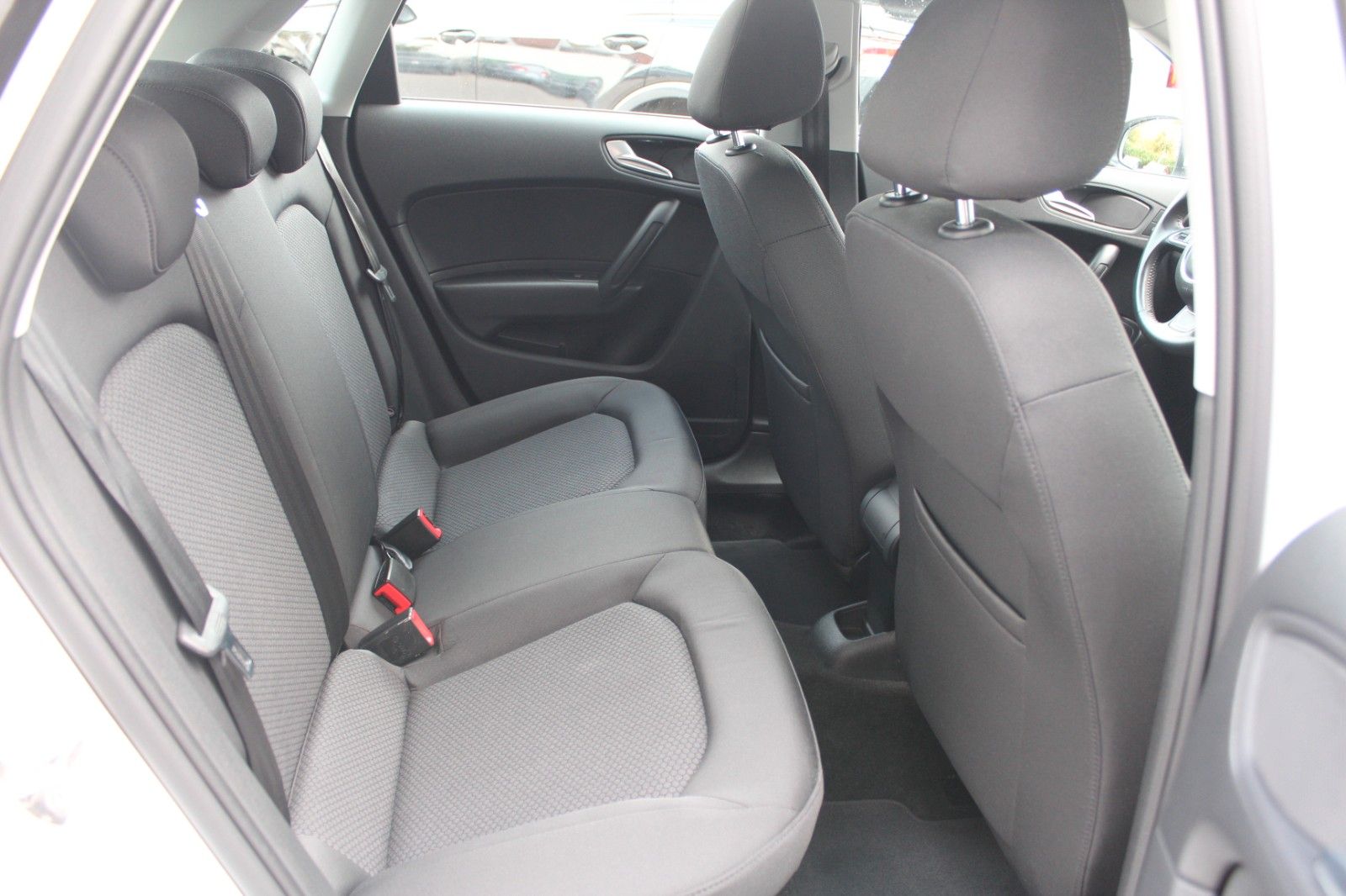 A1 Sportback/SHZ/GRA/PDC/Bluetooth/ **WENIG KM**