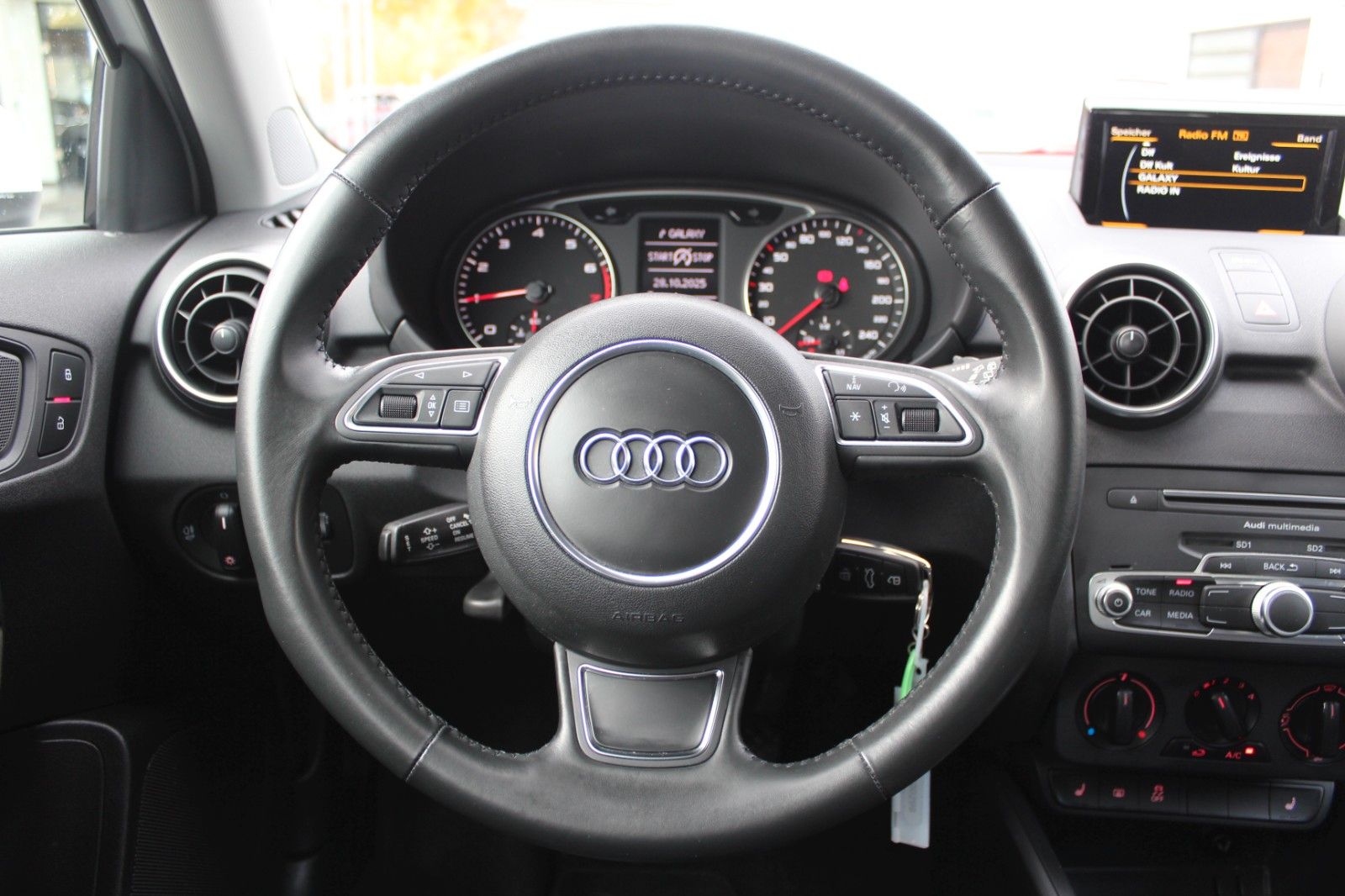 A1 Sportback/SHZ/GRA/PDC/Bluetooth/ **WENIG KM**