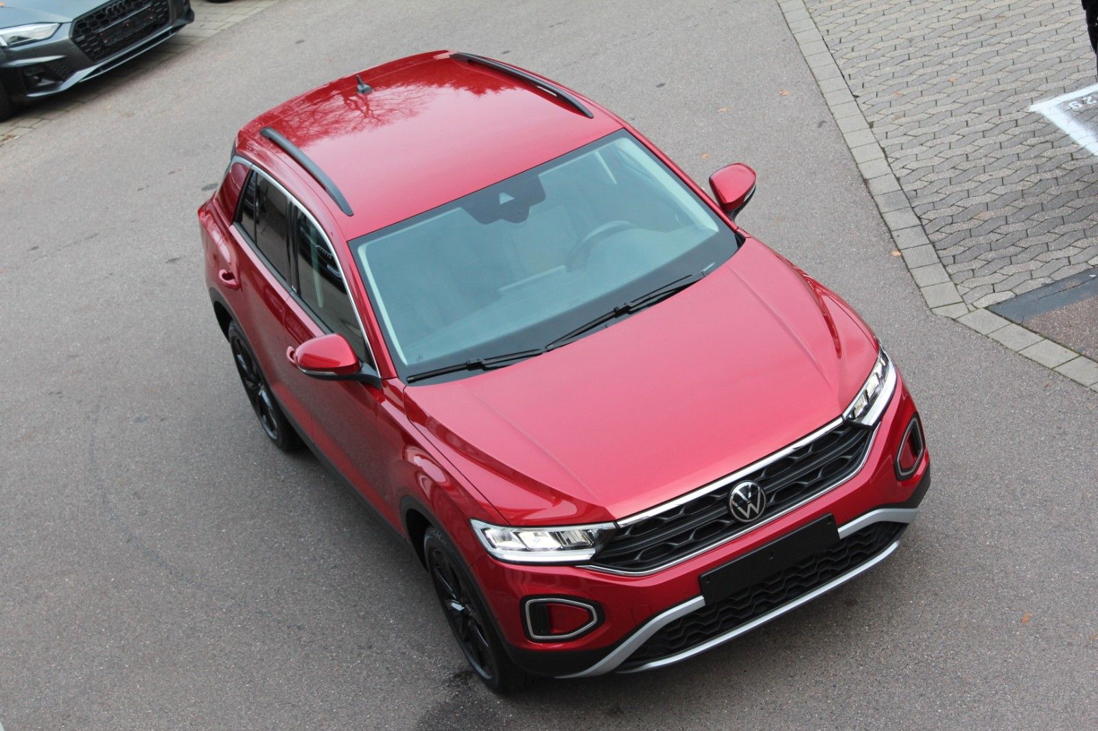 T-Roc Move/AHK/ALU 18"/App/PDC/LED/SHZ/NAV/Black