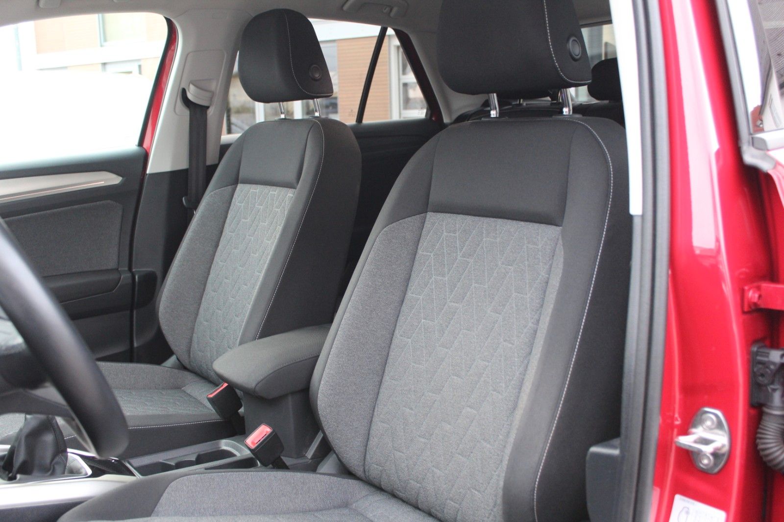 T-Roc Move/AHK/ALU 18"/App/PDC/LED/SHZ/NAV/Black