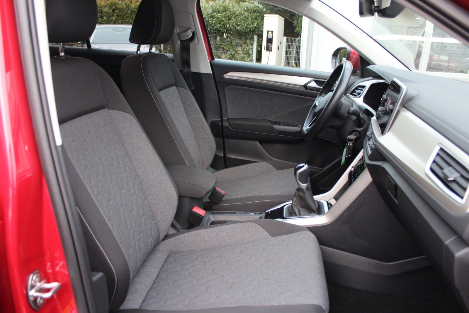 T-Roc Move/AHK/ALU 18"/App/PDC/LED/SHZ/NAV/Black