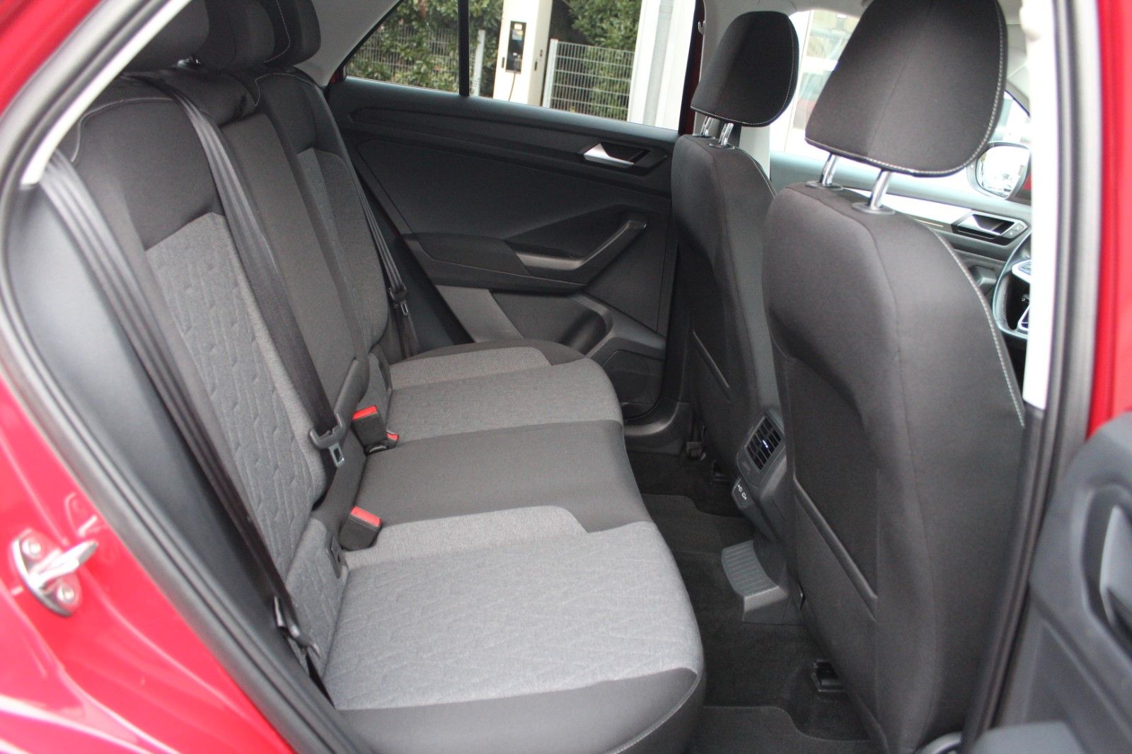 T-Roc Move/AHK/ALU 18"/App/PDC/LED/SHZ/NAV/Black