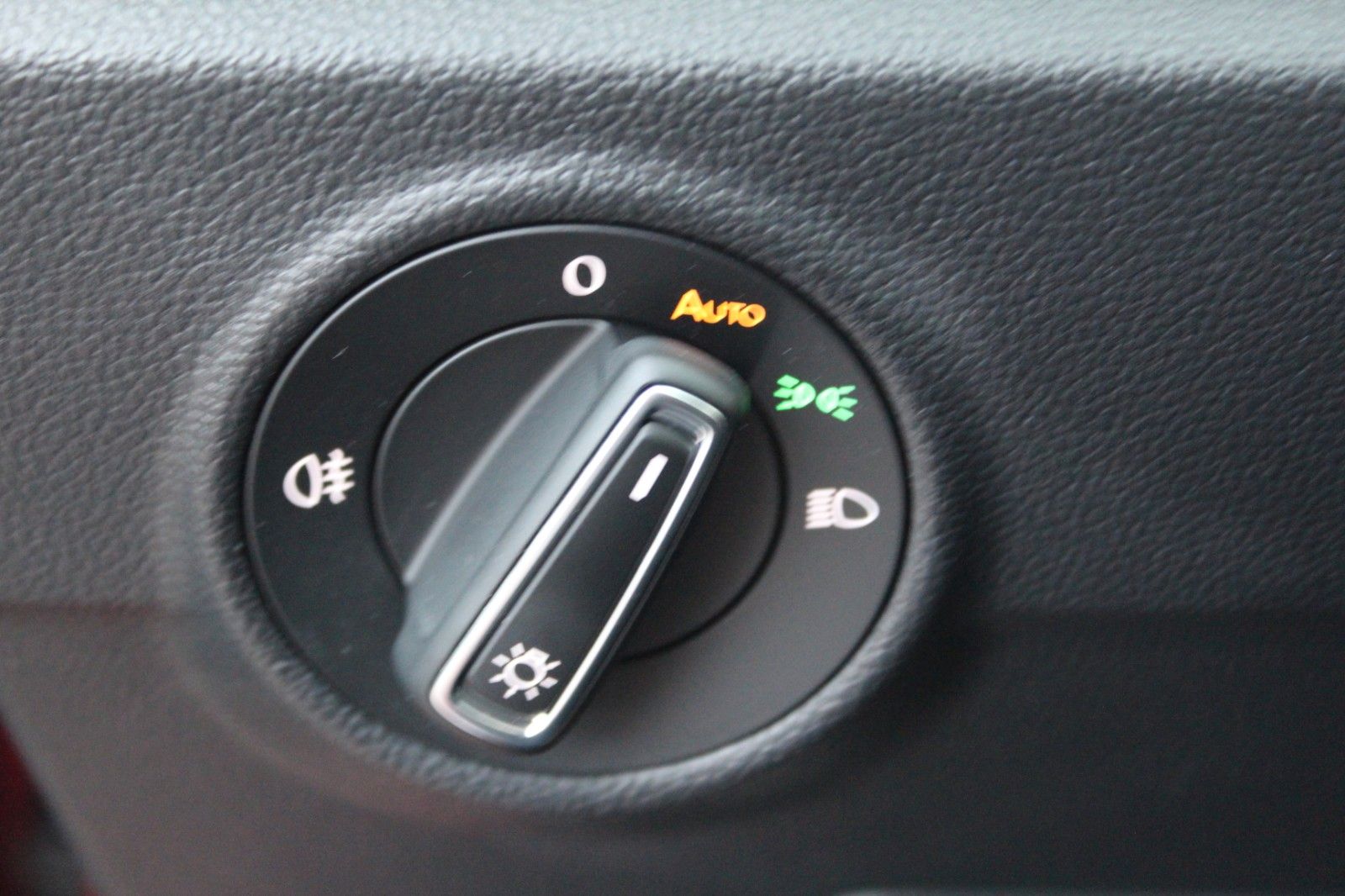 T-Roc Move/AHK/ALU 18"/App/PDC/LED/SHZ/NAV/Black