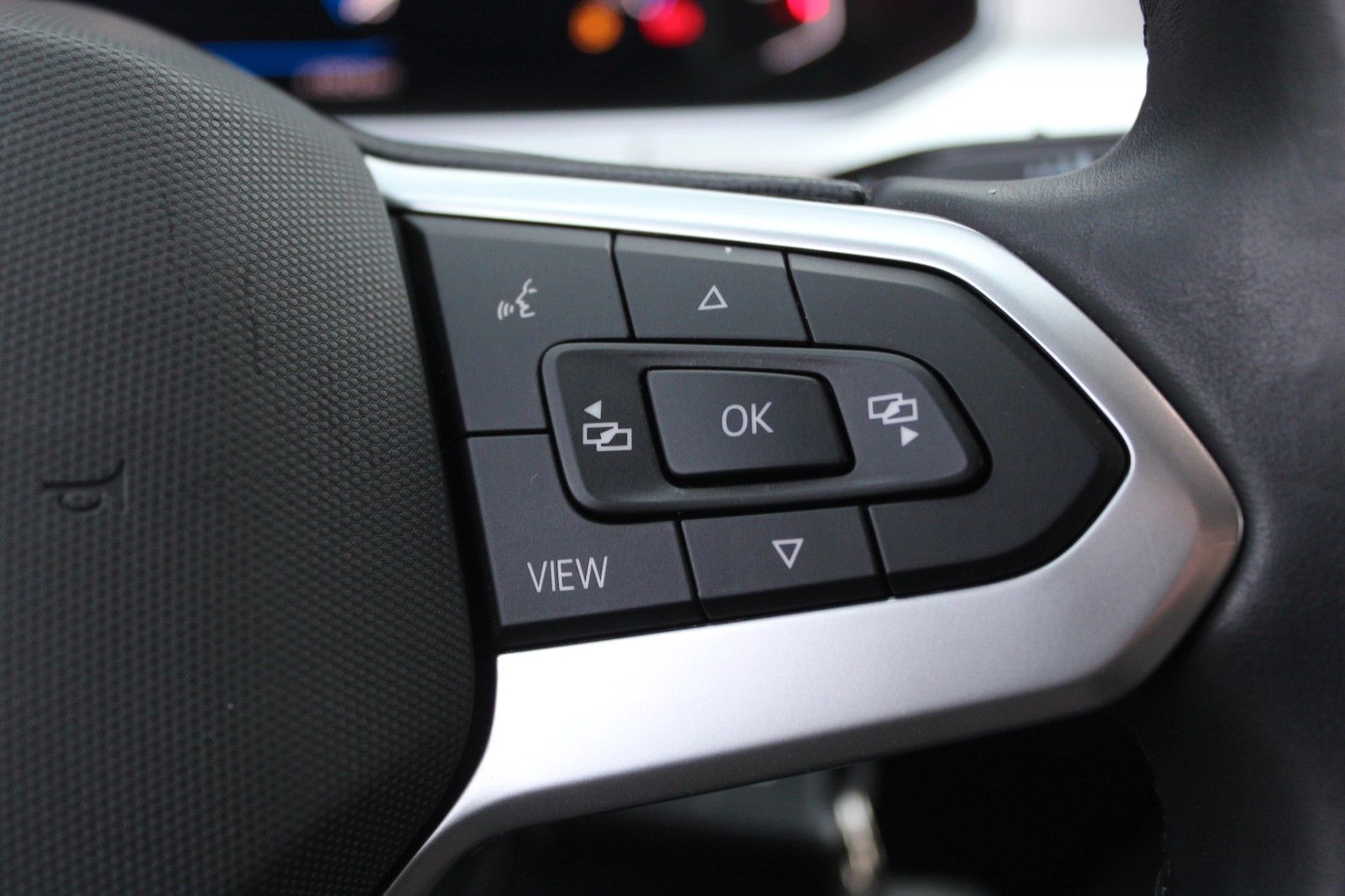 T-Roc Move/AHK/ALU 18"/App/PDC/LED/SHZ/NAV/Black