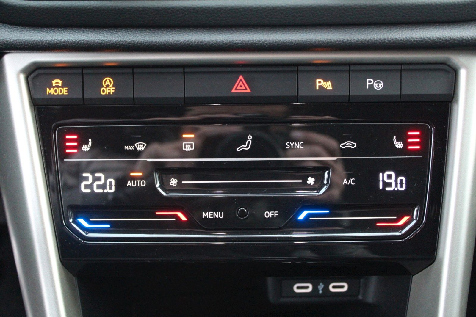 T-Roc Move/AHK/ALU 18"/App/PDC/LED/SHZ/NAV/Black