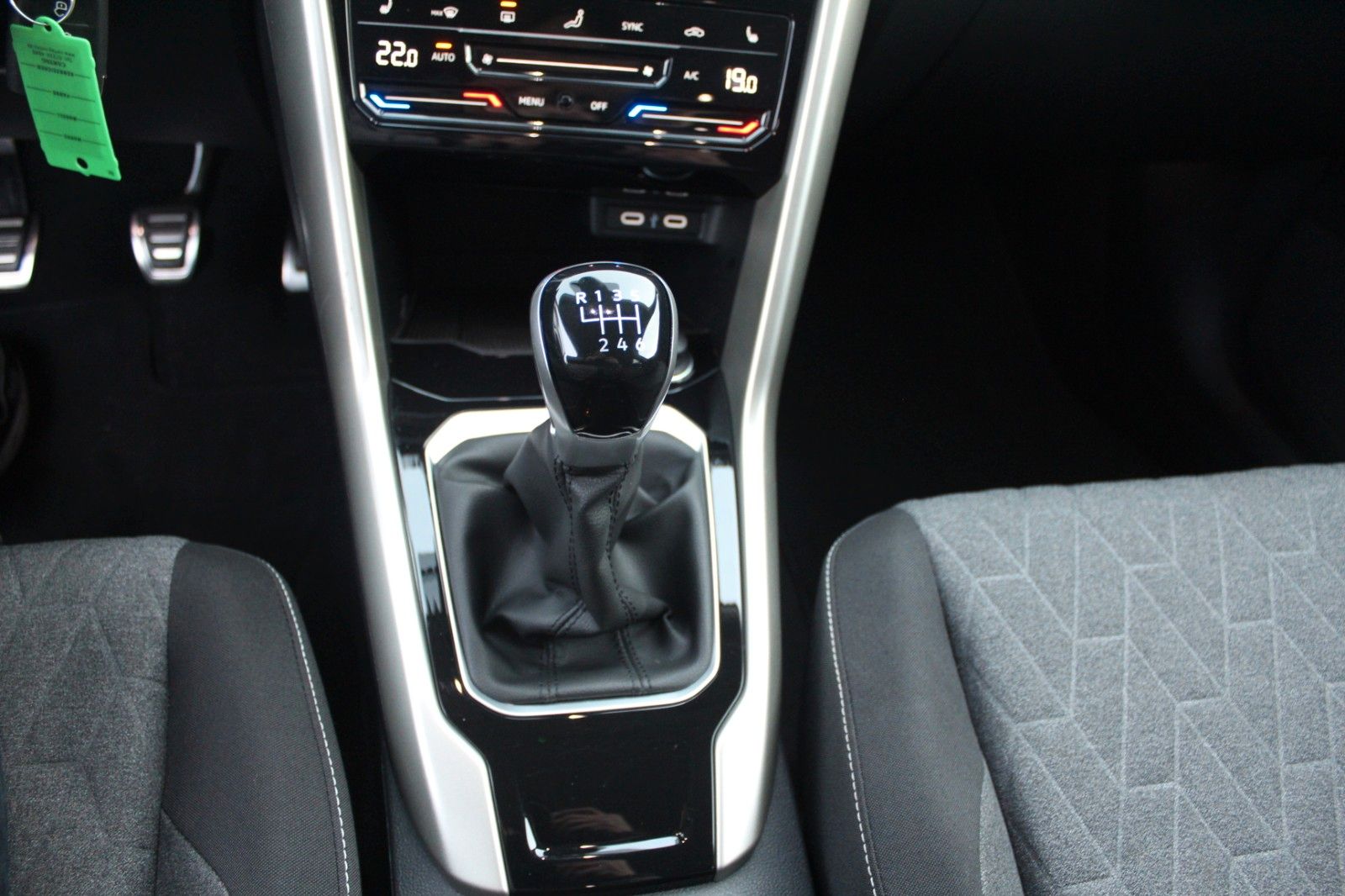 T-Roc Move/AHK/ALU 18"/App/PDC/LED/SHZ/NAV/Black