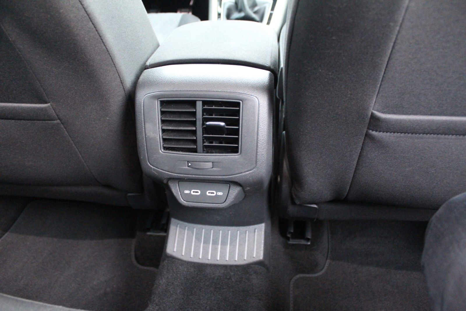 T-Roc Move/AHK/ALU 18"/App/PDC/LED/SHZ/NAV/Black