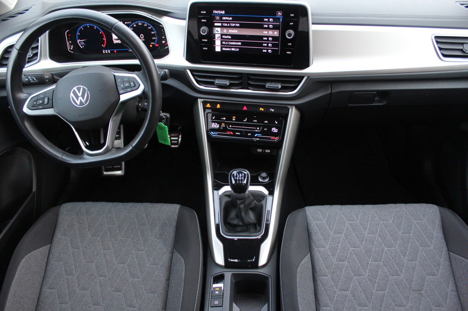 T-Roc Move/AHK/ALU 18"/App/PDC/LED/SHZ/NAV/Black