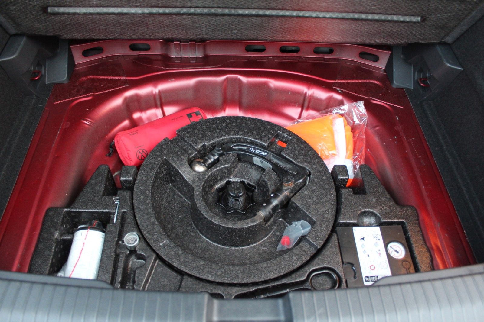 T-Roc Move/AHK/ALU 18"/App/PDC/LED/SHZ/NAV/Black