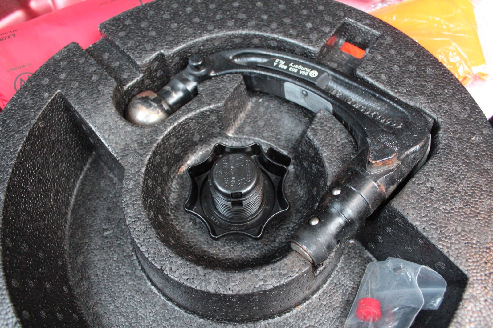 T-Roc Move/AHK/ALU 18"/App/PDC/LED/SHZ/NAV/Black