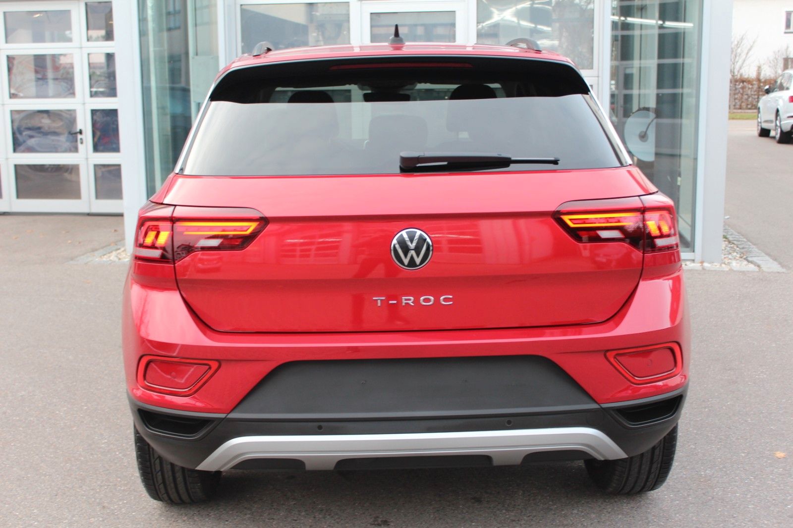 T-Roc Move/AHK/ALU 18"/App/PDC/LED/SHZ/NAV/Black