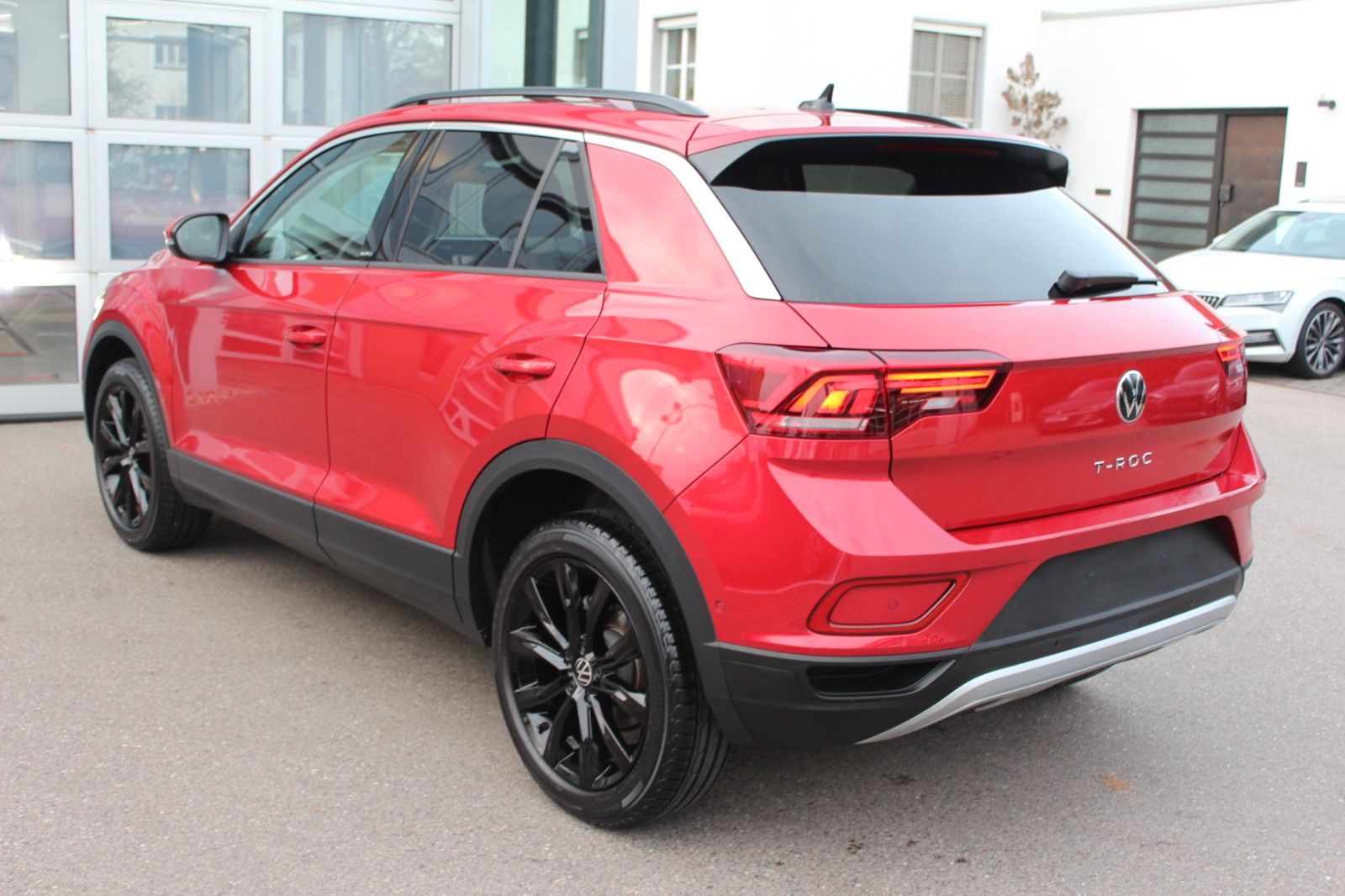 T-Roc Move/AHK/ALU 18"/App/PDC/LED/SHZ/NAV/Black