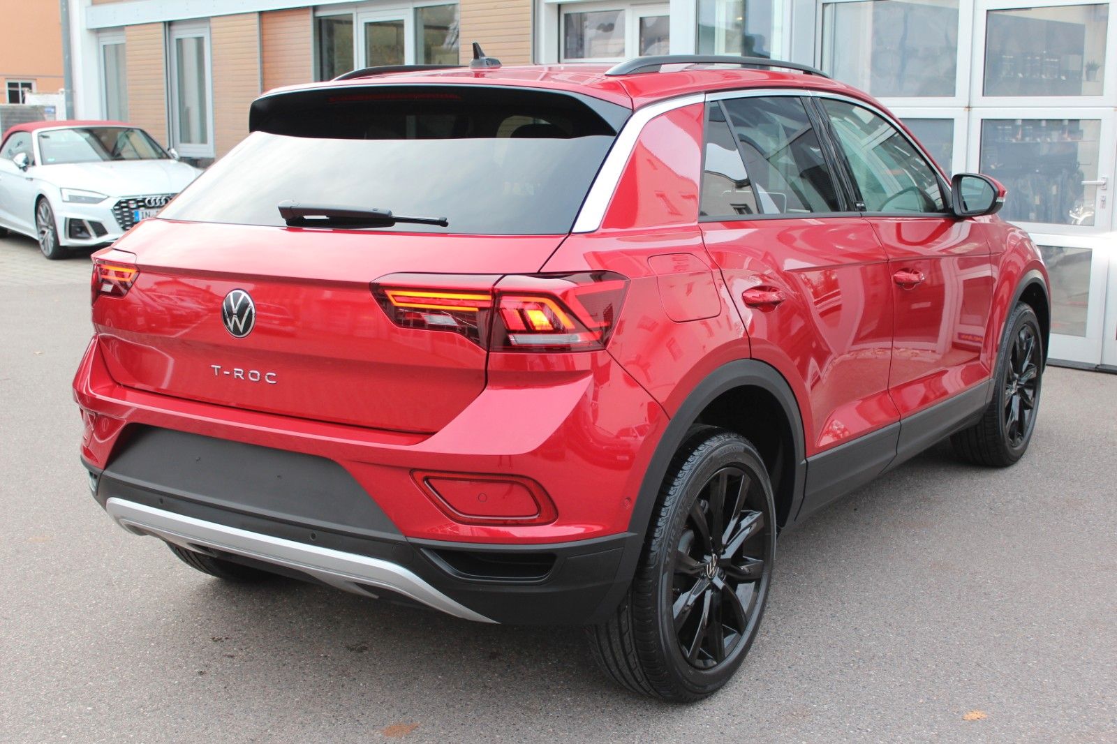 T-Roc Move/AHK/ALU 18"/App/PDC/LED/SHZ/NAV/Black