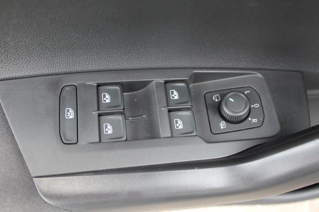 Polo VI Life/SHZ/LED/PDC/ Navi über App/connect